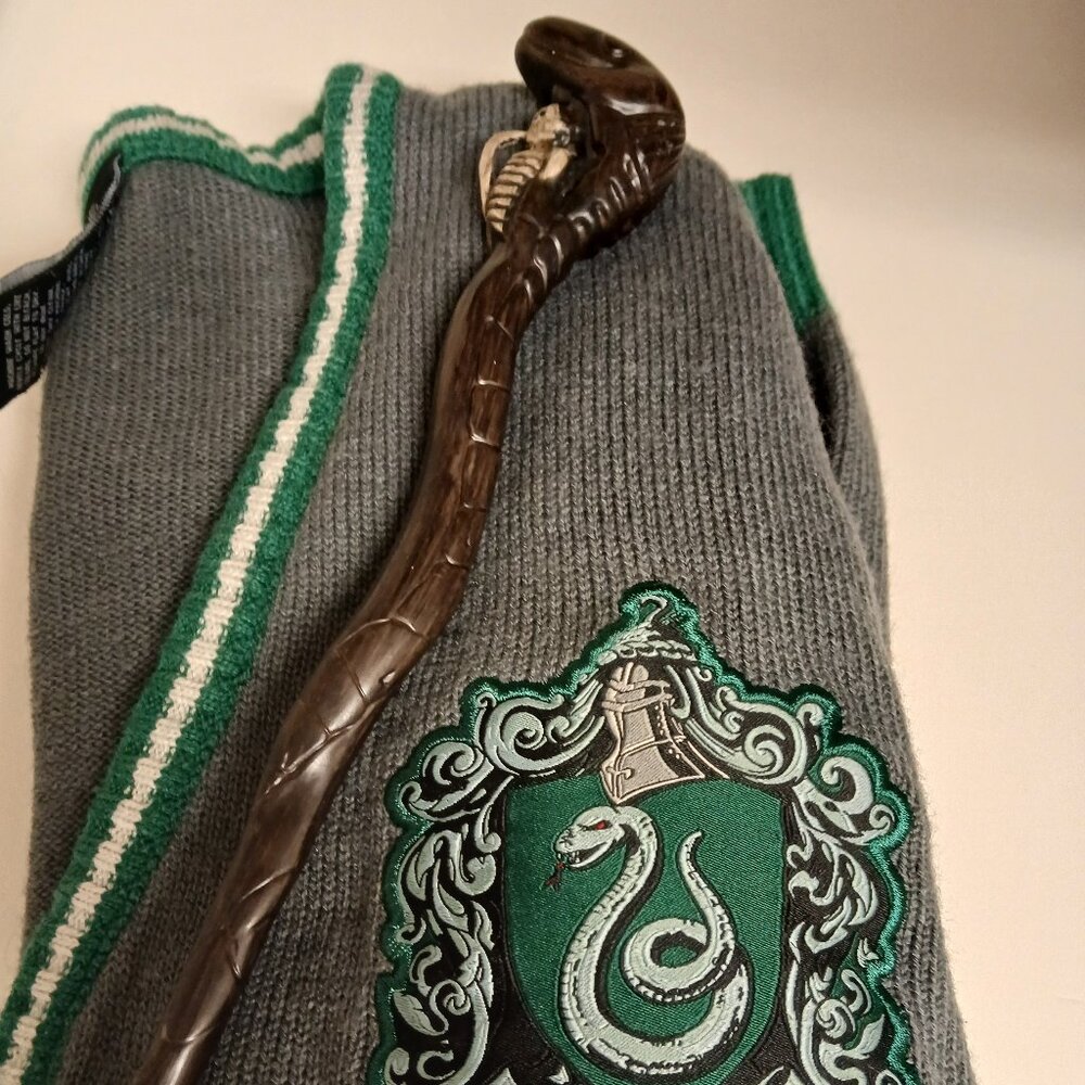 Slytherin Sweater and Death Eater's Wand - Size Medium
